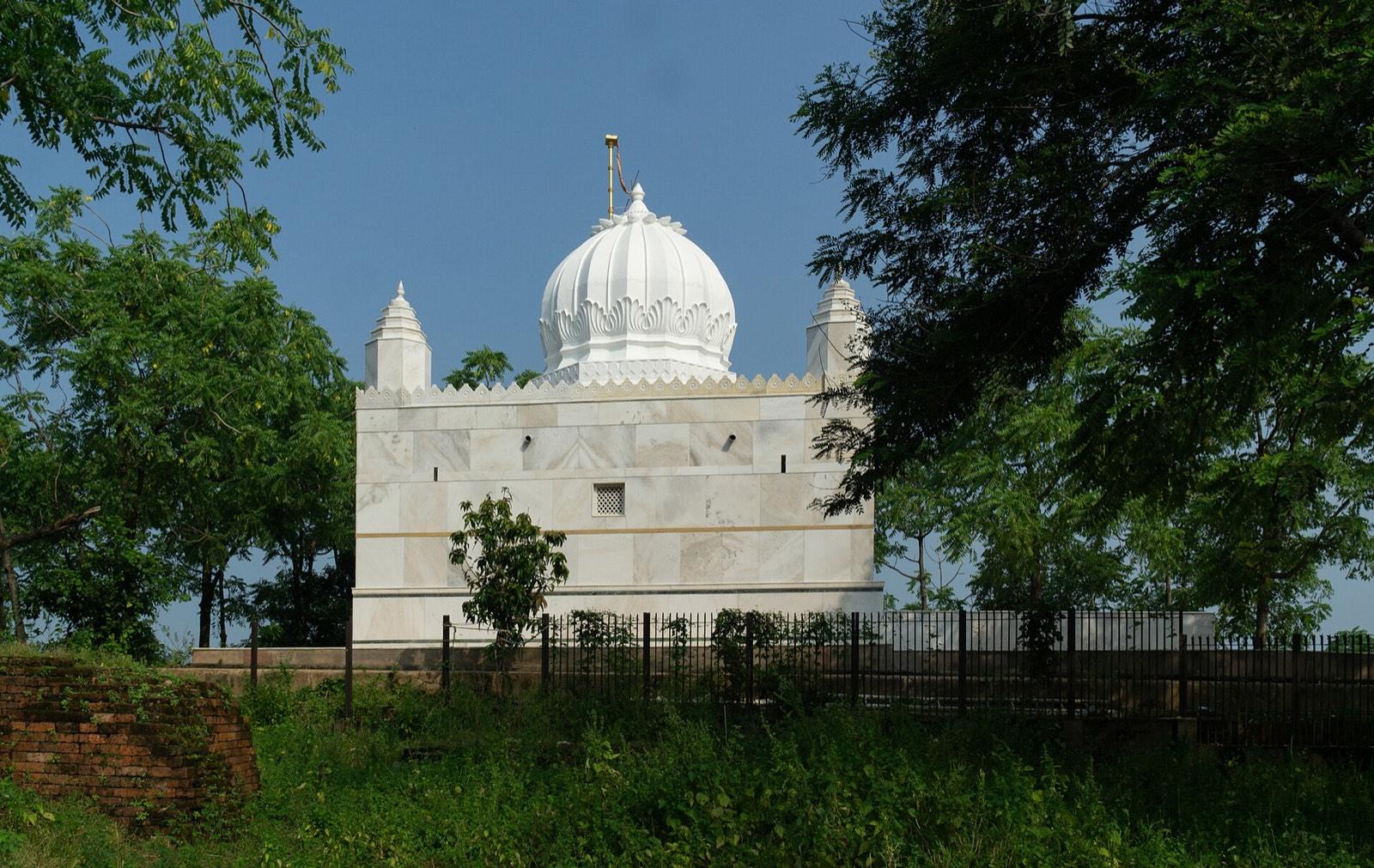 Jain shrine ruins on Vaibhar Hills.